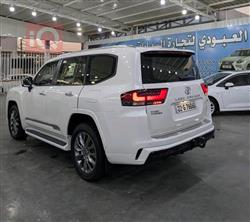 تۆیۆتا لاند کروزەر